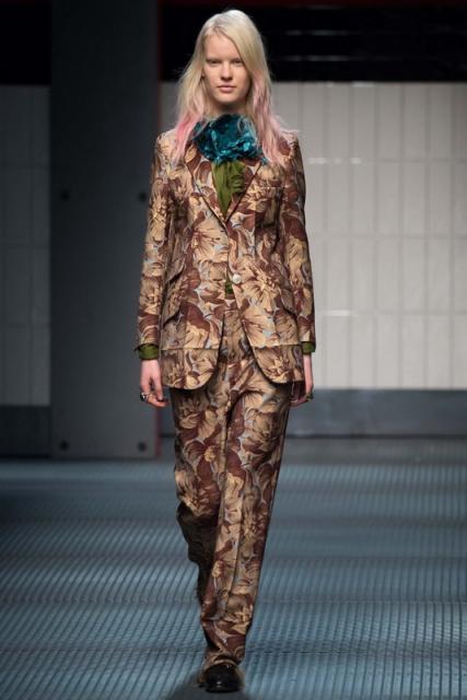 Gucci FW 2015/16 (осень-зима) (55966.Milan_.Womans.Clothes.Collecion.Gucci_.FW_.2015.2016.b.jpg)