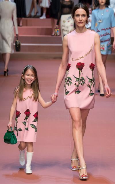 Семейная коллекция Dolce&Gabbana FW 2015/16 (осень-зима) (56031.Milan_.Family.Collection.Dolce_.Gabbana.FW_.2015.2016.04.jpg)