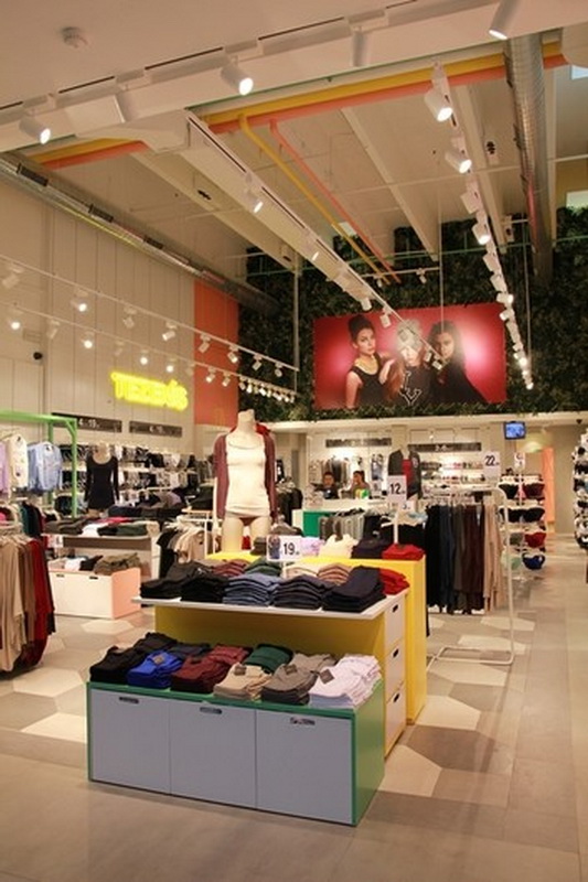 Самый большой магазин Tezenis в «Европейском» (57428.The_.Biggest.Shop_.Italian.Brand_.Tezenis.Evropeiskiy.b.jpg)