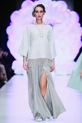 Igor Gulyaev SS 2016  (62718.Mercedes.Benz_.Fashion.Week_.Russia.Kollekciya.Igor_.Gulyaev.SS_.2016.02.jpg)