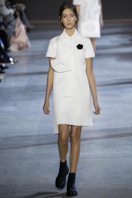 Viktor & Rolf  SS 2016 (весна-лето)  (63223.Pokaz_.Paris_.Kollekciya.Viktor.Rolf_.SS_.2016.13.jpg)