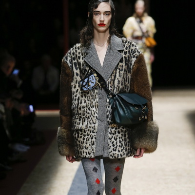 Prada AW 2016/17 (63902.Milan_.Pokaz_.Jenskoi.Kollekcii.Prada_.AW_.2016.2017.s.jpg)