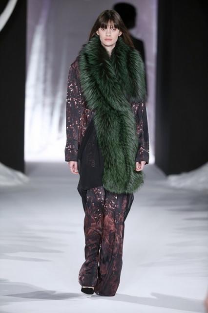 Valentin Yudashkin AW 2016/17 (64581.Nedelya.Modi_.V.Parise.Kollekciya.Valentin.Yudashkin.AW_.2016.01.jpg)