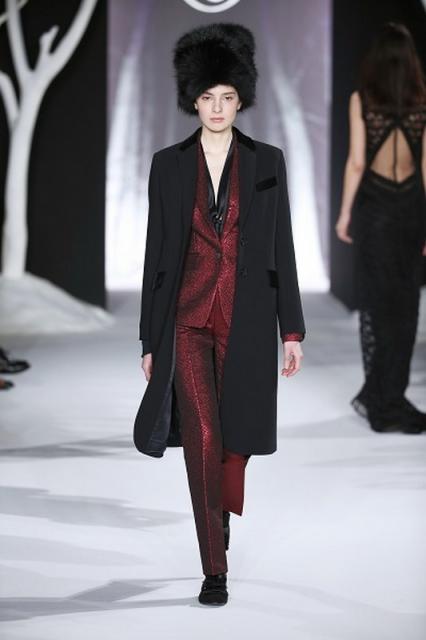 Valentin Yudashkin AW 2016/17 (64581.Nedelya.Modi_.V.Parise.Kollekciya.Valentin.Yudashkin.AW_.2016.10.jpg)