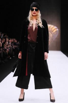 Julia Dalakian AW 2016/17 (64713.Mercedes.Benz_.Fashion.Week_.Russia.Julia_.Dalakian.AW_.2016.01.jpg)