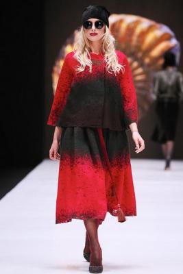 Julia Dalakian AW 2016/17 (64713.Mercedes.Benz_.Fashion.Week_.Russia.Julia_.Dalakian.AW_.2016.12.jpg)