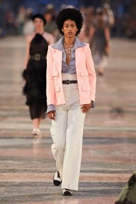 Кубинский показ Chanel Cruise 2016/17  (65484.Kybinskiy.Pokaz_.Kruiznoy.Kollekcii.Chanel.Cruise.2016.09.jpg)