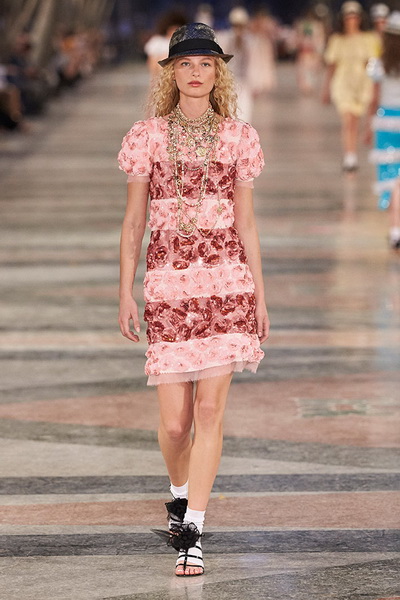 Кубинский показ Chanel Cruise 2016/17  (65484.Kybinskiy.Pokaz_.Kruiznoy.Kollekcii.Chanel.Cruise.2016.23.jpg)