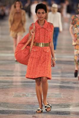 Кубинский показ Chanel Cruise 2016/17  (65484.Kybinskiy.Pokaz_.Kruiznoy.Kollekcii.Chanel.Cruise.2016.28.jpg)