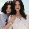 Сестры Дженнер выпустили коллекцию купальников (65553.Sestri.Kendall.Kylie_.Jenner.Vipystili.Kollekciyu.Kupalnikov.s.jpg)