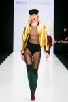 Белла Потемкина на Mercedes-Benz Fashion Week Russia представила коллекцию осень-зима 2016/17. Дизайнер вновь продолжает тему России – на этот раз акцент сделан на шик и роскошь царских традиций. К палитре традиционных для бренда цветов добавились благородные и богемные изумрудный и бургунди. 