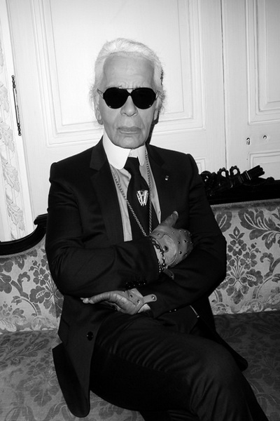 Карл Лагерфельд запустил линейку свадебных украшений (65734.Karl_.Lagerfeld.Zapustil.Lineiky.Svadebnix.Ykrasheniy.b.jpg)