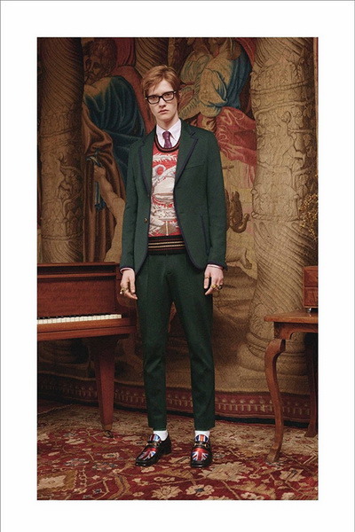 Gucci презентовал первую круизную коллекцию для мужчин (66016.Brand_.Gucci_.Prezentioval.Pervuyyu.Kryiznuyu.Kollekciyu.20.jpg)