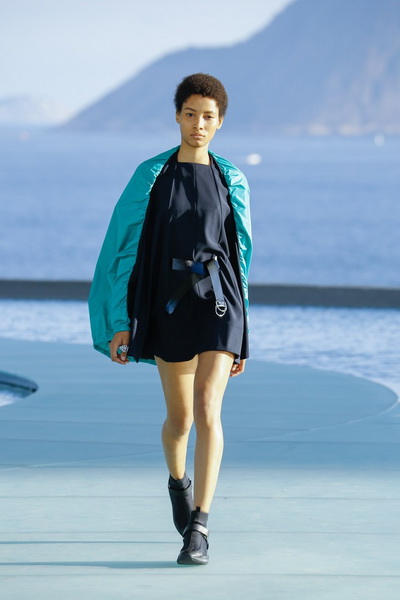 Коллекция Louis Vuitton Resort 2017 (66069.Novaya.Kryiznaya.Kollekciya.Louis_.Vuitton.2017.18.jpg)