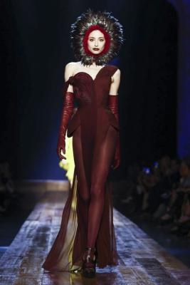 Jean Paul Gaultier AW 2016/17 (осень-зима) (67534.Nedelya.Modi_.Paris_.Kollekciya.Jean_.Paul_.Gaultier.AW_.2016.29.jpg)