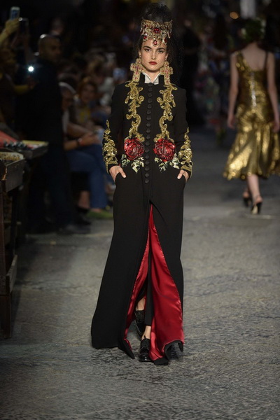 Dolce&Gabbana Alta Moda AW 2016/17 (осень-зима) (67718.Yubileiniy.Pokaz_.Jenskoy.Kollekcii.Dolce_.Gabbana.Alta_.Moda_.AW_.2016.1