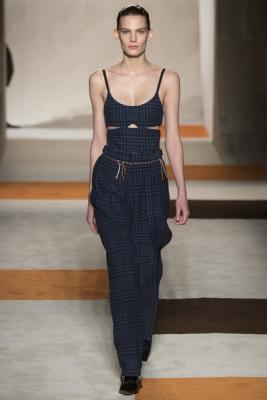 Victoria Beckham AW 2016/17 (осень-зима) (68204.Novaya.Kollekciya.Brenda.Victoria.Beckham.AW_.2016.09.jpg)