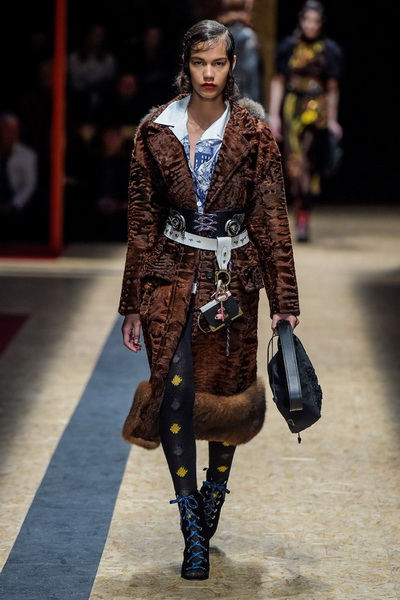 Prada AW 2016/17 (осень-зима) (68389.Novaya.Jenskaya.Kollekciya.Brenda.Prada_.AW_.2016.10.jpg)