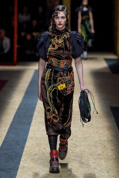 Prada AW 2016/17 (осень-зима) (68389.Novaya.Jenskaya.Kollekciya.Brenda.Prada_.AW_.2016.11.jpg)