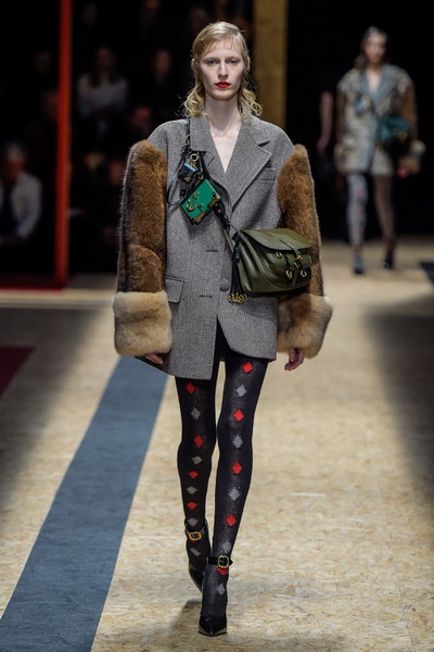 Prada AW 2016/17 (осень-зима) (68389.Novaya.Jenskaya.Kollekciya.Brenda.Prada_.AW_.2016.14.jpg)