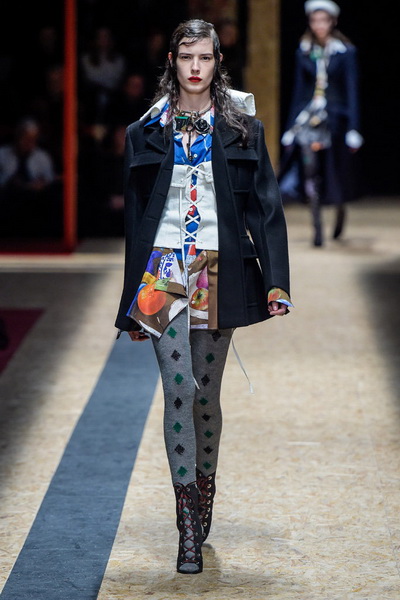 Prada AW 2016/17 (осень-зима) (68389.Novaya.Jenskaya.Kollekciya.Brenda.Prada_.AW_.2016.b.jpg)