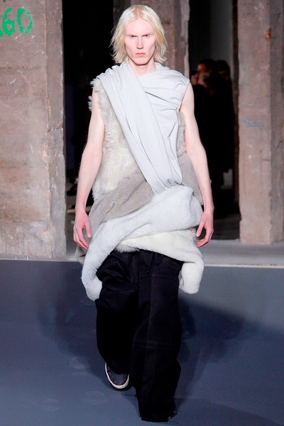 Rick Owens AW 2016/17 (осень-зима) (68691.Paris_.Myjskaya.Kollekciya.Brenda..Rick_.Owens_.AW_.2016.b.jpg)