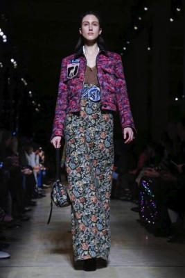 Miu Miu AW 2016/17 (осень-зима) (69028.Paris_.Novaya.Jenskaya.Kollekciya.Miu_.Miu_.AW_.2016.15.jpg)