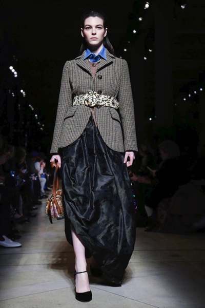 Miu Miu AW 2016/17 (осень-зима) (69028.Paris_.Novaya.Jenskaya.Kollekciya.Miu_.Miu_.AW_.2016.22.jpg)