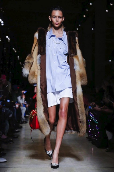 Miu Miu AW 2016/17 (осень-зима) (69028.Paris_.Novaya.Jenskaya.Kollekciya.Miu_.Miu_.AW_.2016.24.jpg)