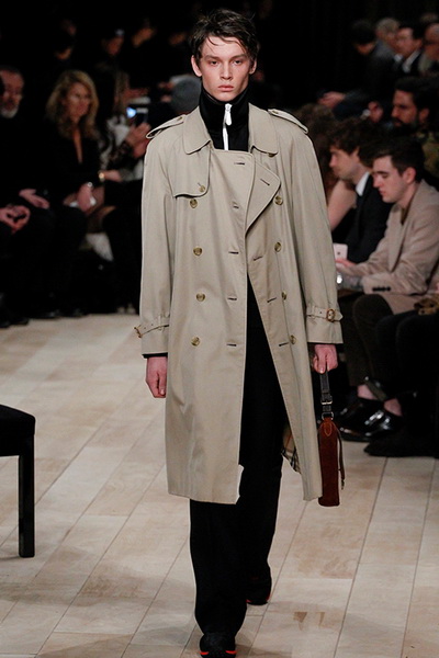 Burberry AW 2016/17 (осень-зима) (69183.Novaya.Myjskaya.Kollekciya.Burberry.AW_.2016.18.jpg)