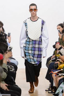 Мужская коллекция J.W. Anderson SS 2017 (весна-лето) (69894.Novaya.Mujskaya.Kollekciya.JW_.Anderson.SS_.2017.20.jpg)