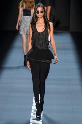 Vera Wang SS 2017 (весна-лето) (70414.Novaya.Kollekciya.Brenda.Vera_.Wang_.SS_.2017.06.jpg)