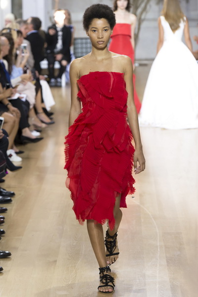 Oscar de la Renta SS 2017 (весна-лето) (70490.New_.York_.Novaya.Kollekciya.Oscar_.De_.La_.Renta_.SS_.2017.27.jpg)