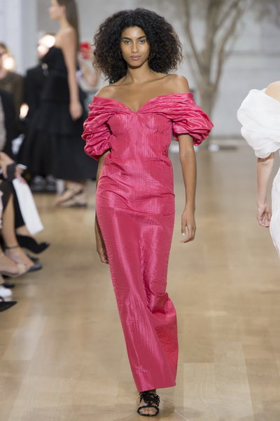 Oscar de la Renta SS 2017 (весна-лето) (70490.New_.York_.Novaya.Kollekciya.Oscar_.De_.La_.Renta_.SS_.2017.29.jpg)