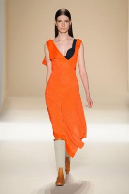 Victoria Beckham SS 2017 (весна-лето) (70582.New_.York_.Novaya.Jenskaya.Kollekciya.Victoria.Beckham.SS_.2017.14.jpg)