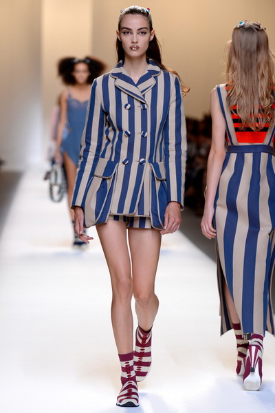  Fendi SS 2017 (70658.Milan_.Novaya.Kollekciya.Fendi_.SS_.2017.b.jpg)