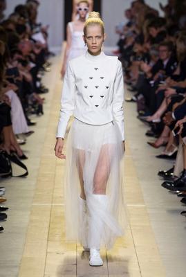 Christian Dior SS 2017 (70892.Kollekciya.Pret_.A.Porter.Dior_.SS_.2017.08.jpg)