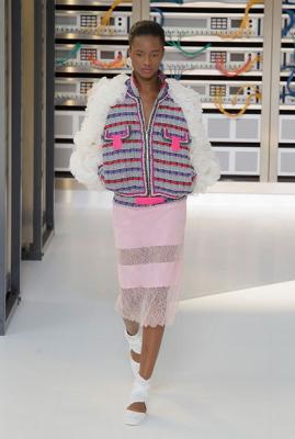 Chanel SS 2017 (весна-лето) (71161.Novaya.Kollekciya.Chanel.Vesna_.Leto_.2017.10.jpg)