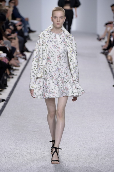 Giambattista Valli SS 2017 (весна-лето) (71410.Giambattista.Valli_.SS_.2017.08.jpg)