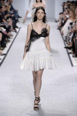 Giambattista Valli SS 2017 (весна-лето) (71410.Giambattista.Valli_.SS_.2017.12.jpg)