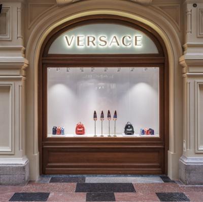 В ГУМе открылся новый бутик Versace (71745–V–GUMe–Otkrilsya–Noviy–Butik–Versace–s.jpg)