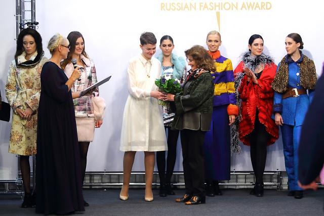 «Королева меха» Ирина Крутикова представила на Russian Fashion Award коллекцию «Игра цвета» (71927-krutikova-02.jpg)