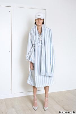 Лукбук коллекции Balenciaga Resort 2017 (71983–Lukbuk–Kollekciya–Balensiaga–Resort–2017–07.jpg)