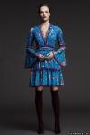 Свою новую межсезонную коллекцию Tadashi Shoji Pre-Fall 2017 представил американский дизайнер японского происхождения Тадаши Шоджи. В ней нашли место исключительно коктейльные и вечерние платья. Наряды предназначены для женщин, которые предпочитают роскошную элегантность.

