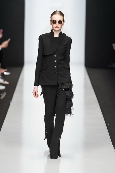 Julia Dalakian AW 2017-18 (73826-Julia-Dalakian-AW-2017-18-b.jpg)