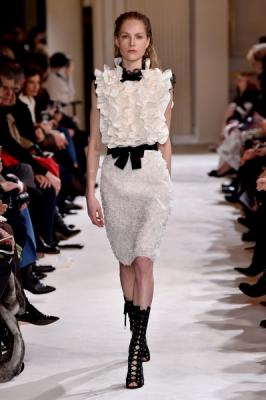 Giambattista Valli AW 2017 (73859-Giambattista-Valli-AW-2017-05.jpg)