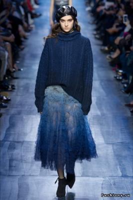 Christian Dior AW 2017 (73894-Christian-Dior-AW-2017-21.jpg)