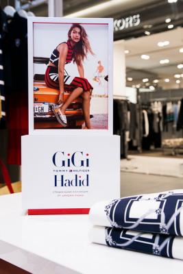 В ЦУМе открылся эксклюзивный корнер Tommy Hilfiger x Gigi (74099-V-CUMe-Otkrilsya-Eksklyuzivniy-Korner-Tommy-Hilfiger-Gigi-01.jp