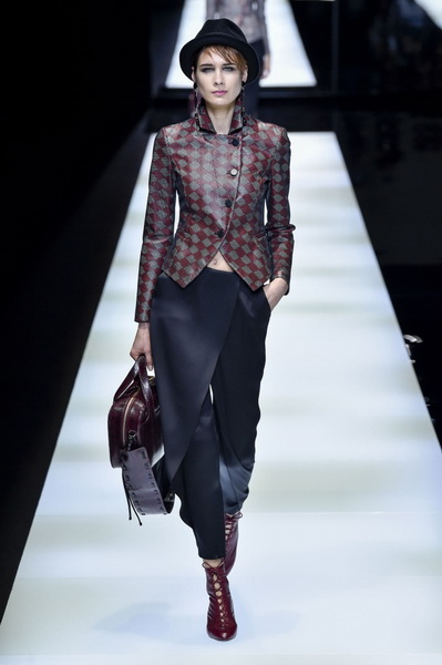 Коллекция Giorgio Armani AW 2017-18 (74359-Giorgio-Armani-AW-2017-18-18.jpg)