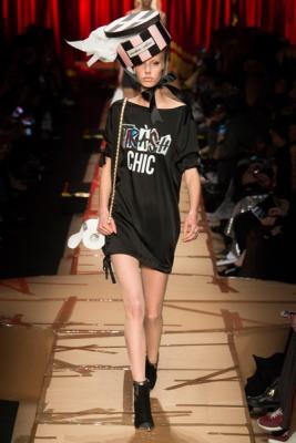 Moschino AW 2017-18 (74532-Moschino-AW-2017-18-15.jpg)